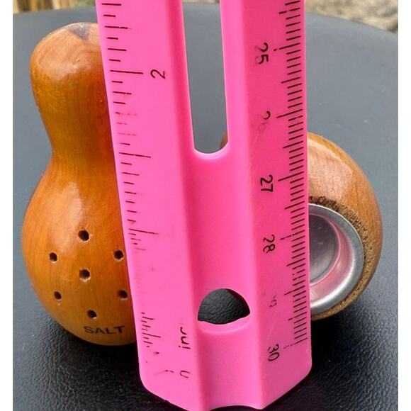 🎳 Vintage Wooden Bowling Pin Salt & Pepper Shakers Rustic Mid Century - Picture 5 of 5
